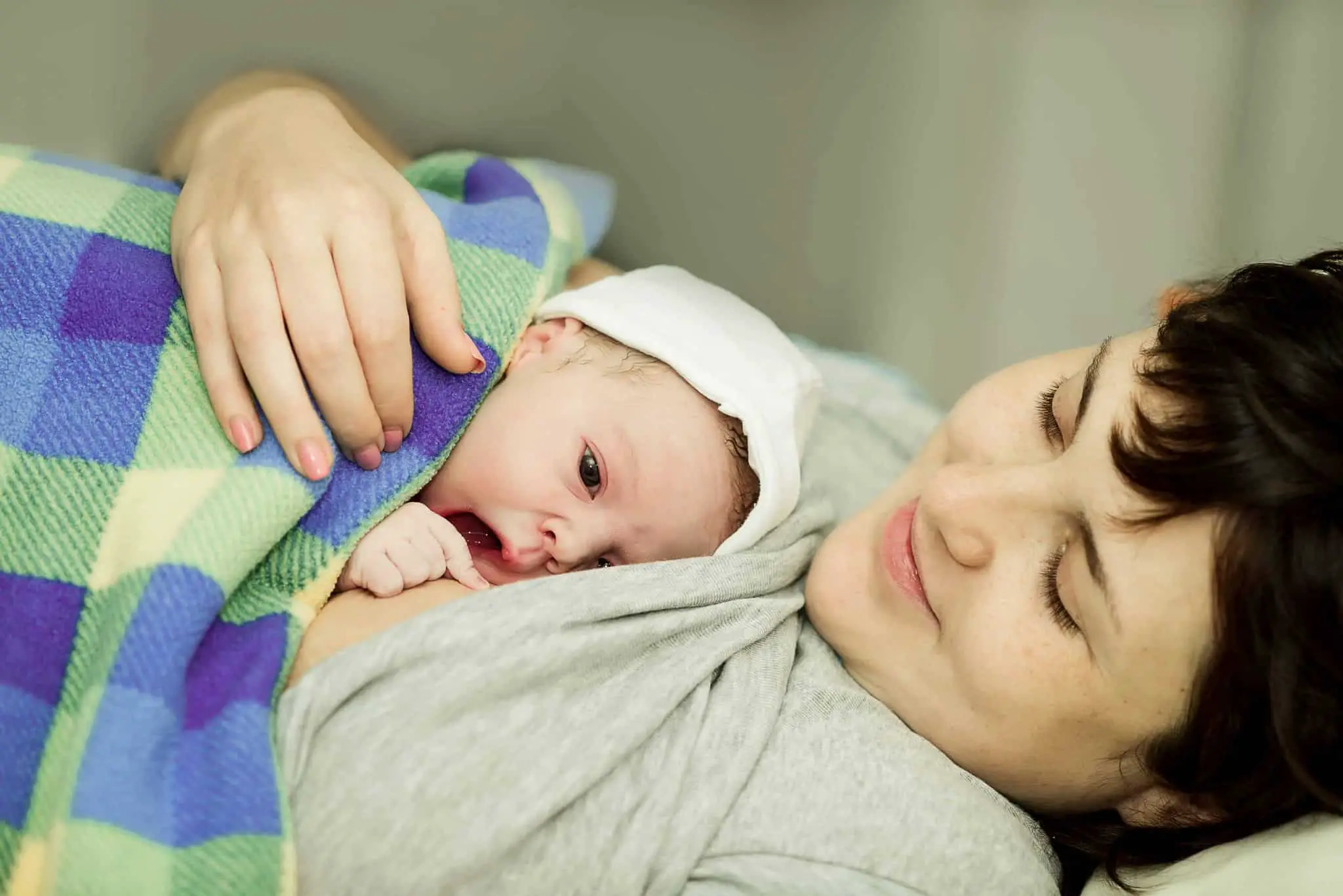 Breastfeeding the First Week: 5 Easy to Remember Tips