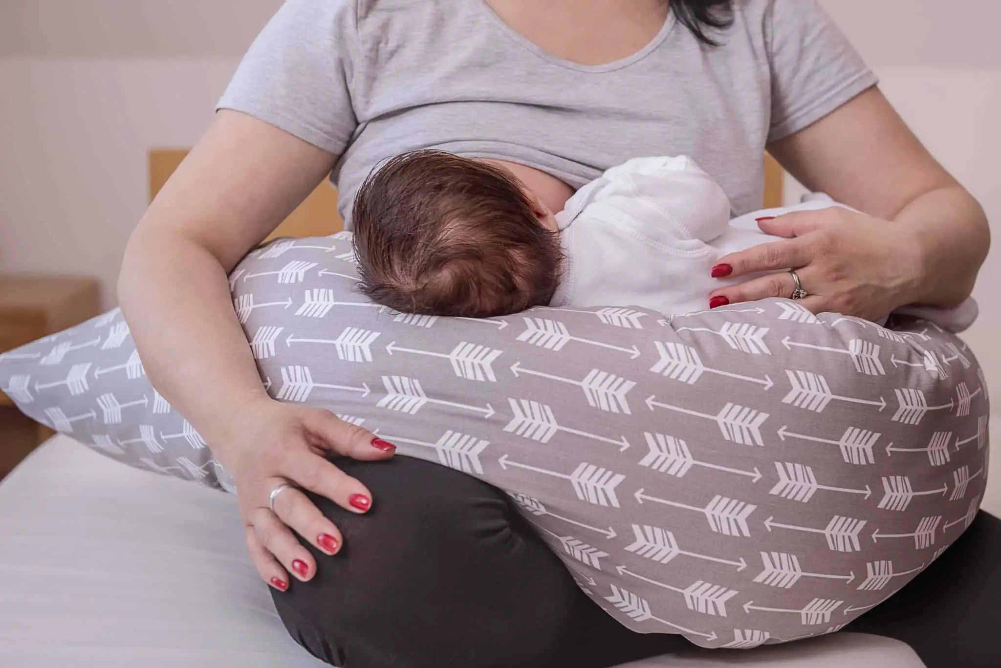 The Ultimate List of the 9 Best Breastfeeding Accessories