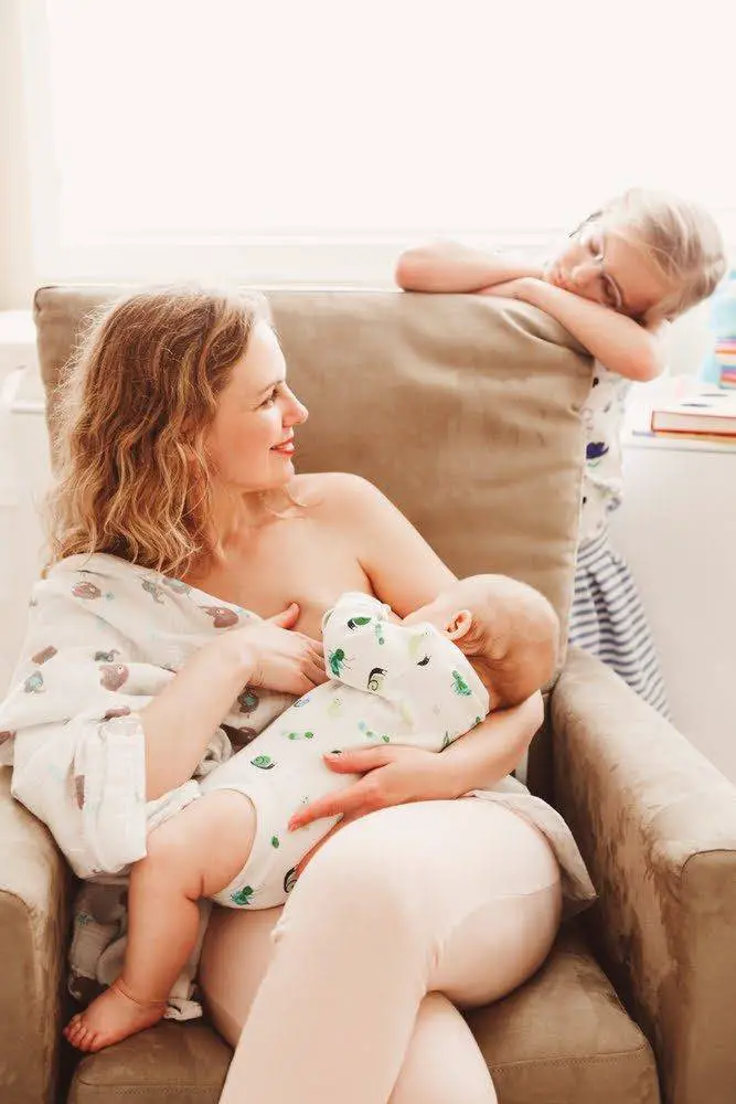 Essential Tips For Managing Older Siblings While Breastfeeding