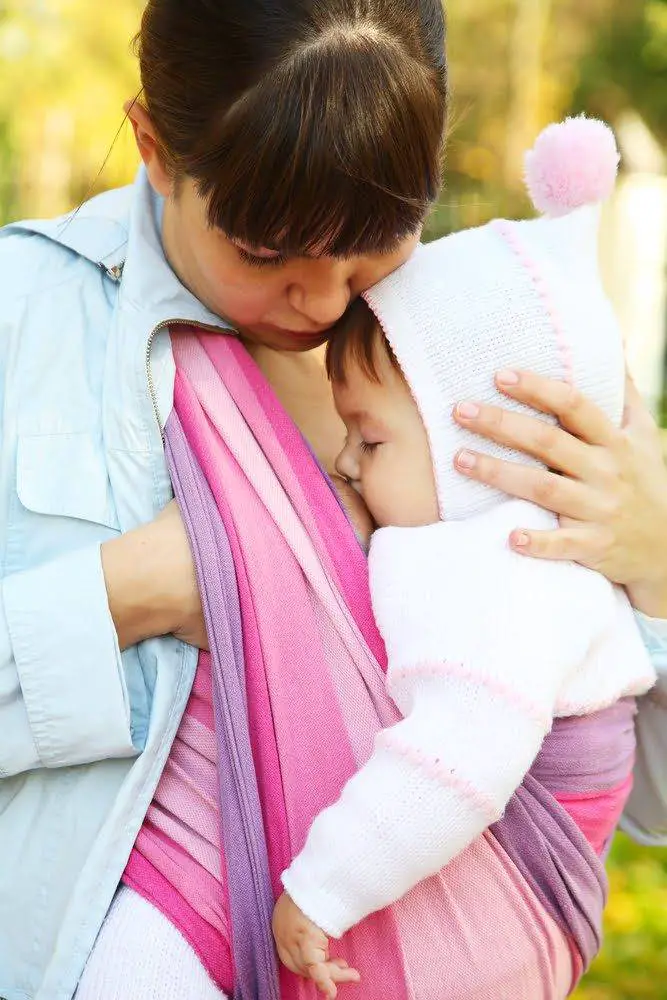 Babywearing and Breastfeeding – Your Ultimate Guide
